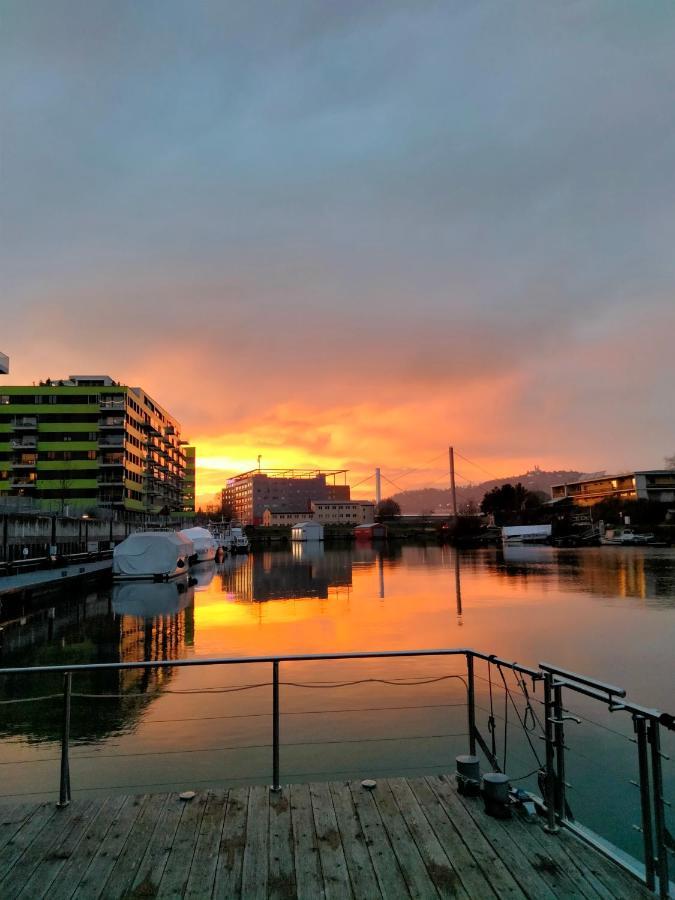 Waterside Living - Hausboot Linz Hotel Eksteriør billede